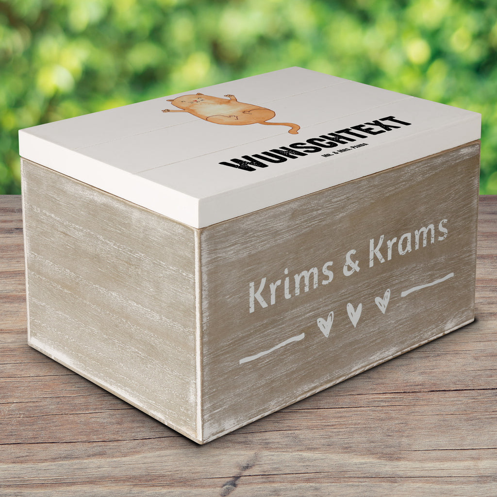 Personalisierte Holzkiste Katzen Umarmen Holzkiste mit Namen, Kiste mit Namen, Schatzkiste mit Namen, Truhe mit Namen, Schatulle mit Namen, Erinnerungsbox mit Namen, Erinnerungskiste, mit Namen, Dekokiste mit Namen, Aufbewahrungsbox mit Namen, Holzkiste Personalisiert, Kiste Personalisiert, Schatzkiste Personalisiert, Truhe Personalisiert, Schatulle Personalisiert, Erinnerungsbox Personalisiert, Erinnerungskiste Personalisiert, Dekokiste Personalisiert, Aufbewahrungsbox Personalisiert, Katze, Katzenmotiv, Katzenfan, Katzendeko, Katzenfreund, Katzenliebhaber, Katzenprodukte, Katzenartikel, Katzenaccessoires, Katzensouvenirs, Katzenliebhaberprodukte, Katzenmotive, Katzen, Kater, Mietze, Cat, Cats, Katzenhalter, Katzenbesitzerin, Haustier, Freundin, Freunde, beste Freunde, Liebe, Katzenliebe, Familie
