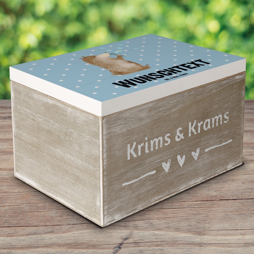 Personalisierte Holzkiste Bär Seifenblasen Holzkiste mit Namen, Kiste mit Namen, Schatzkiste mit Namen, Truhe mit Namen, Schatulle mit Namen, Erinnerungsbox mit Namen, Erinnerungskiste, mit Namen, Dekokiste mit Namen, Aufbewahrungsbox mit Namen, Holzkiste Personalisiert, Kiste Personalisiert, Schatzkiste Personalisiert, Truhe Personalisiert, Schatulle Personalisiert, Erinnerungsbox Personalisiert, Erinnerungskiste Personalisiert, Dekokiste Personalisiert, Aufbewahrungsbox Personalisiert, Bär, Teddy, Teddybär, Seifenblasen Bär Lustig Sein Glücklich Traurig Happy