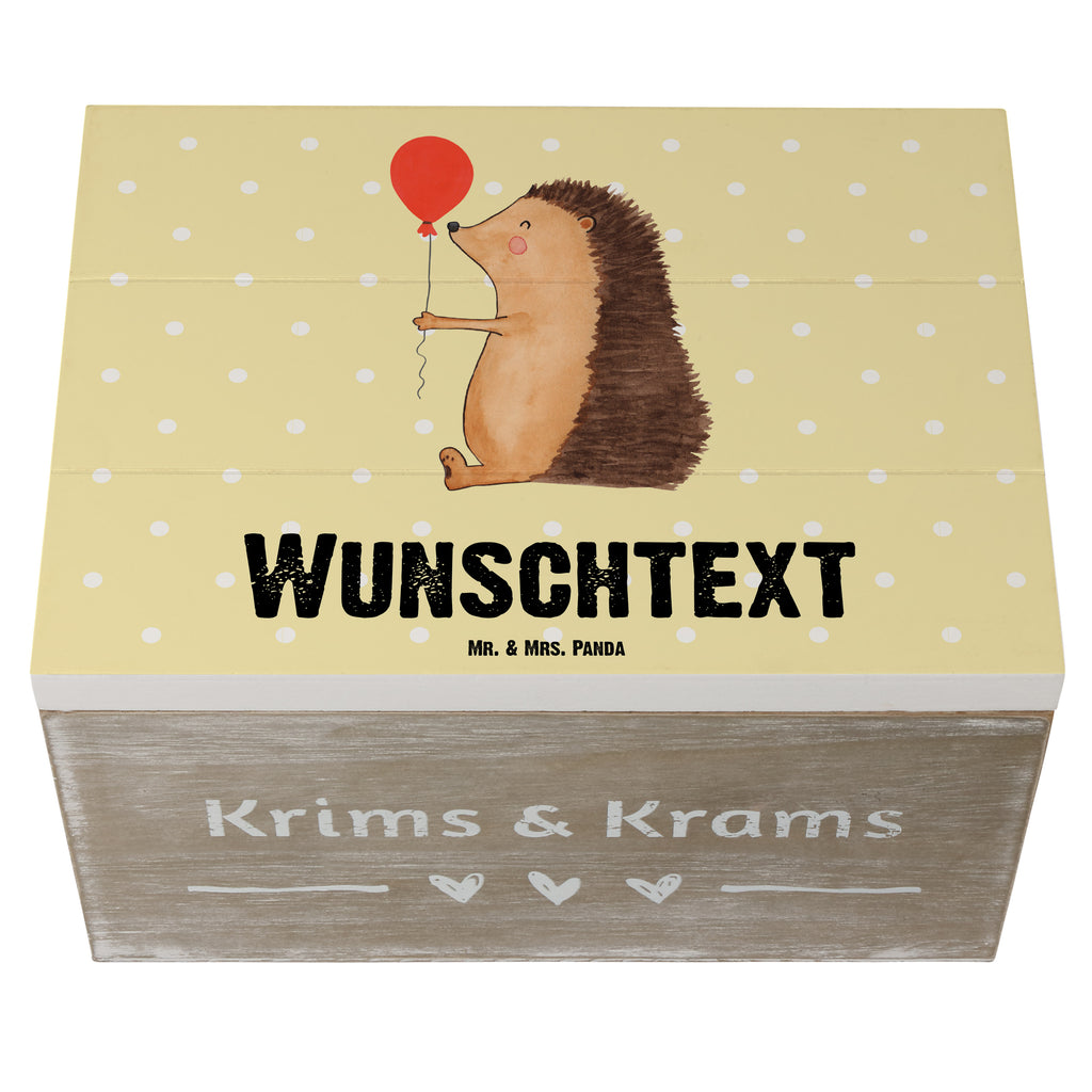 Personalisierte Holzkiste Igel mit Luftballon Holzkiste mit Namen, Kiste mit Namen, Schatzkiste mit Namen, Truhe mit Namen, Schatulle mit Namen, Erinnerungsbox mit Namen, Erinnerungskiste, mit Namen, Dekokiste mit Namen, Aufbewahrungsbox mit Namen, Holzkiste Personalisiert, Kiste Personalisiert, Schatzkiste Personalisiert, Truhe Personalisiert, Schatulle Personalisiert, Erinnerungsbox Personalisiert, Erinnerungskiste Personalisiert, Dekokiste Personalisiert, Aufbewahrungsbox Personalisiert, süße Tiermotive, gute Laune, lustige Sprüche, Tiere, Igel, Geburtstag, Herzlichen Glückwunsch, Glückwunsch, Geburtstagskind, Ballon, Happy Birthday