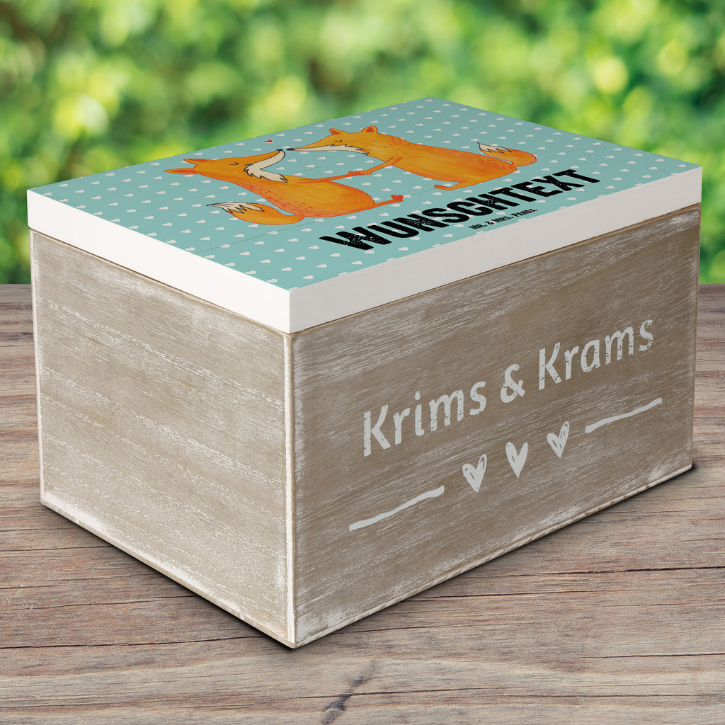 Personalisierte Holzkiste Füchse Liebe Holzkiste mit Namen, Kiste mit Namen, Schatzkiste mit Namen, Truhe mit Namen, Schatulle mit Namen, Erinnerungsbox mit Namen, Erinnerungskiste, mit Namen, Dekokiste mit Namen, Aufbewahrungsbox mit Namen, Holzkiste Personalisiert, Kiste Personalisiert, Schatzkiste Personalisiert, Truhe Personalisiert, Schatulle Personalisiert, Erinnerungsbox Personalisiert, Erinnerungskiste Personalisiert, Dekokiste Personalisiert, Aufbewahrungsbox Personalisiert, Fuchs, Füchse, Fox, Liebe, Liebespaar, Paar, Partner, Freundin, Freund, Ehe, Verlobte, Ehemann, Ehefrau, Liebesbeweis