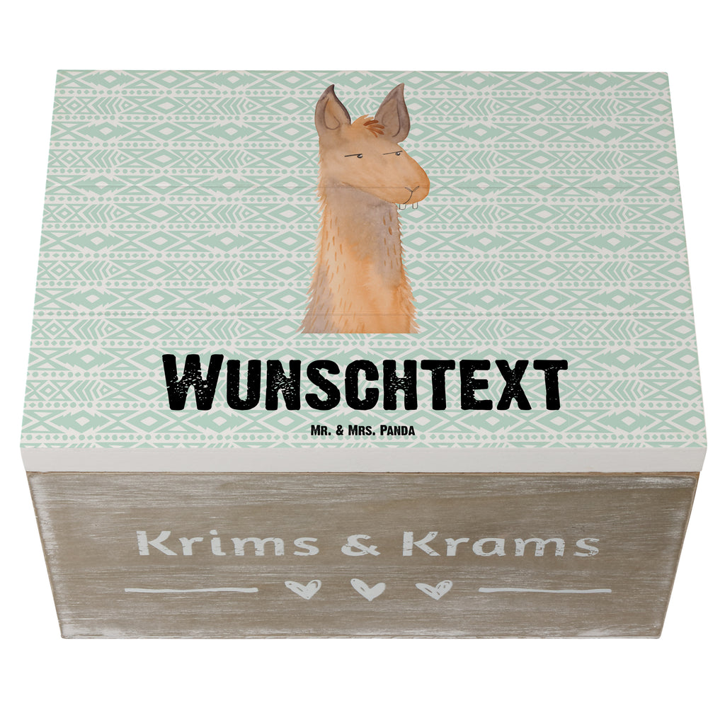 Personalisierte Holzkiste Lamakopf genervt Holzkiste mit Namen, Kiste mit Namen, Schatzkiste mit Namen, Truhe mit Namen, Schatulle mit Namen, Erinnerungsbox mit Namen, Erinnerungskiste, mit Namen, Dekokiste mit Namen, Aufbewahrungsbox mit Namen, Holzkiste Personalisiert, Kiste Personalisiert, Schatzkiste Personalisiert, Truhe Personalisiert, Schatulle Personalisiert, Erinnerungsbox Personalisiert, Erinnerungskiste Personalisiert, Dekokiste Personalisiert, Aufbewahrungsbox Personalisiert, Lama, Alpaka, Lamas, Recht haben, genervt sein, Freundin, beste Freundin, Partnerin, Büro, Büroalltag, Chef, Chefin, Azubi
