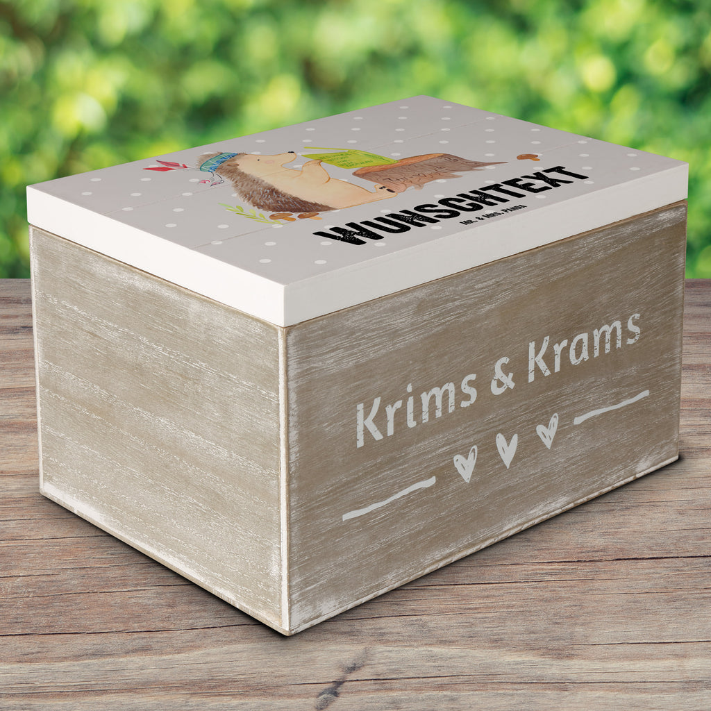Personalisierte Holzkiste Igel Indianer Holzkiste mit Namen, Kiste mit Namen, Schatzkiste mit Namen, Truhe mit Namen, Schatulle mit Namen, Erinnerungsbox mit Namen, Erinnerungskiste, mit Namen, Dekokiste mit Namen, Aufbewahrungsbox mit Namen, Holzkiste Personalisiert, Kiste Personalisiert, Schatzkiste Personalisiert, Truhe Personalisiert, Schatulle Personalisiert, Erinnerungsbox Personalisiert, Erinnerungskiste Personalisiert, Dekokiste Personalisiert, Aufbewahrungsbox Personalisiert, Waldtiere, Tiere, Igel, Indianer, Abenteuer, Lagerfeuer, Camping