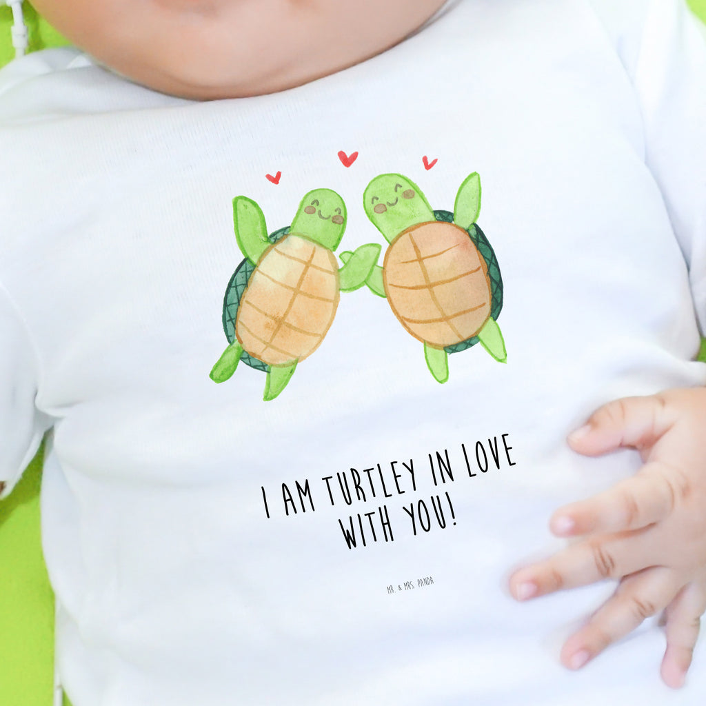Organic Baby Shirt Schildkröten Paar Valentinstag, Geschenk für Frauen, Liebesgeschenk, Jahrestag, Hochzeitstag, Mitbringsel, Geschenk für Freundin, Geschenk für Partner, Freund, Liebesbeweis, für Männer, für Ehemann Mädchen,Jungen,Unisex,Motiv,Baby T-Shirt,Kurzarm  Liebe,  Partner, Freund, Freundin, Ehemann, Ehefrau, Heiraten, Verlobung, Heiratsantrag, Liebesgeschenk, Jahrestag, Hocheitstag