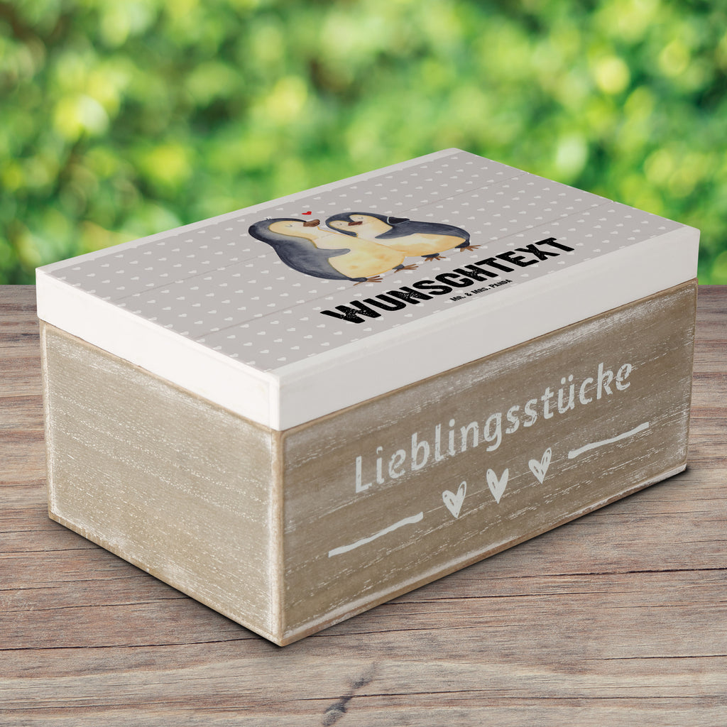 Personalisierte Holzkiste Pinguine Einschlafen Holzkiste mit Namen, Kiste mit Namen, Schatzkiste mit Namen, Truhe mit Namen, Schatulle mit Namen, Erinnerungsbox mit Namen, Erinnerungskiste, mit Namen, Dekokiste mit Namen, Aufbewahrungsbox mit Namen, Holzkiste Personalisiert, Kiste Personalisiert, Schatzkiste Personalisiert, Truhe Personalisiert, Schatulle Personalisiert, Erinnerungsbox Personalisiert, Erinnerungskiste Personalisiert, Dekokiste Personalisiert, Aufbewahrungsbox Personalisiert, Liebe, Partner, Freund, Freundin, Ehemann, Ehefrau, Heiraten, Verlobung, Heiratsantrag, Liebesgeschenk, Jahrestag, Hocheitstag, Valentinstag, Geschenk für Frauen, Hochzeitstag, Mitbringsel, Geschenk für Freundin, Geschenk für Partner, Liebesbeweis, für Männer, für Ehemann