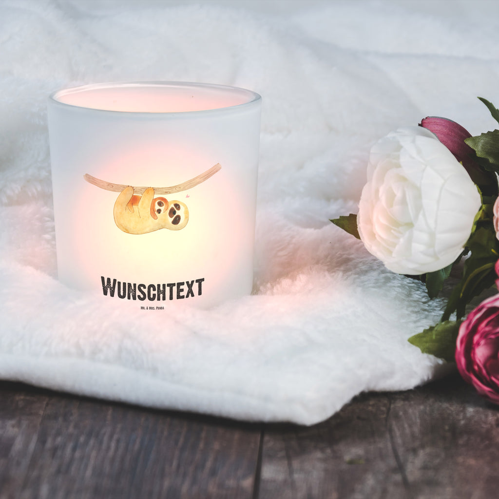 Personalisiertes Windlicht Faultier mit Kind Personalisiertes Windlicht, Personalisiertes Windlicht Glas, Personalisiertes Teelichtglas, Personalisierter Teelichthalter, Personalisiertes Kerzenglas, Personalisierte Kerze, Personalisiertes Teelicht, Windlicht mit Namen, Windlicht Glas mit Namen, Teelichtglas mit Namen, Teelichthalter mit Namen, Teelichter mit Namen, Kerzenglas mit Namen, Kerze mit Namen, Teelicht mit Namen, Namenspersonalisierung, Name, selbst gestalten, Wunschtext, Bedrucken, Faultier, Faultier Geschenk, Faultier Deko, Kind, Baby, Liebe, Mutter, Mama, Geburt, Kinder, Faulheit, Spaß, Niedlichkeit