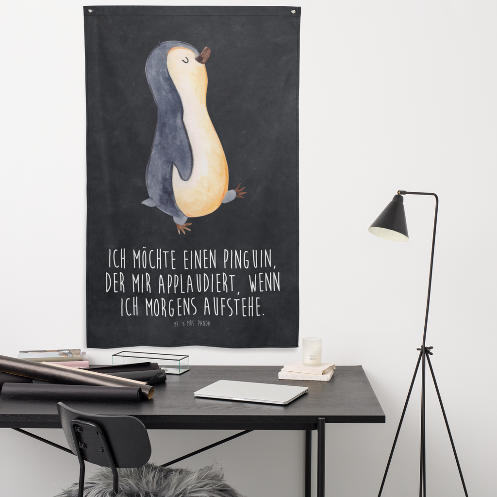 Wandbehang Pinguin marschierend Pinguin, Pinguine, Frühaufsteher, Langschläfer, Bruder, Schwester, Familie	 Wandbehang, Dekoration, Boho, Wandteppich, Wandtuch, Wanddeko, Tapisserie, Tapestry  Pinguin