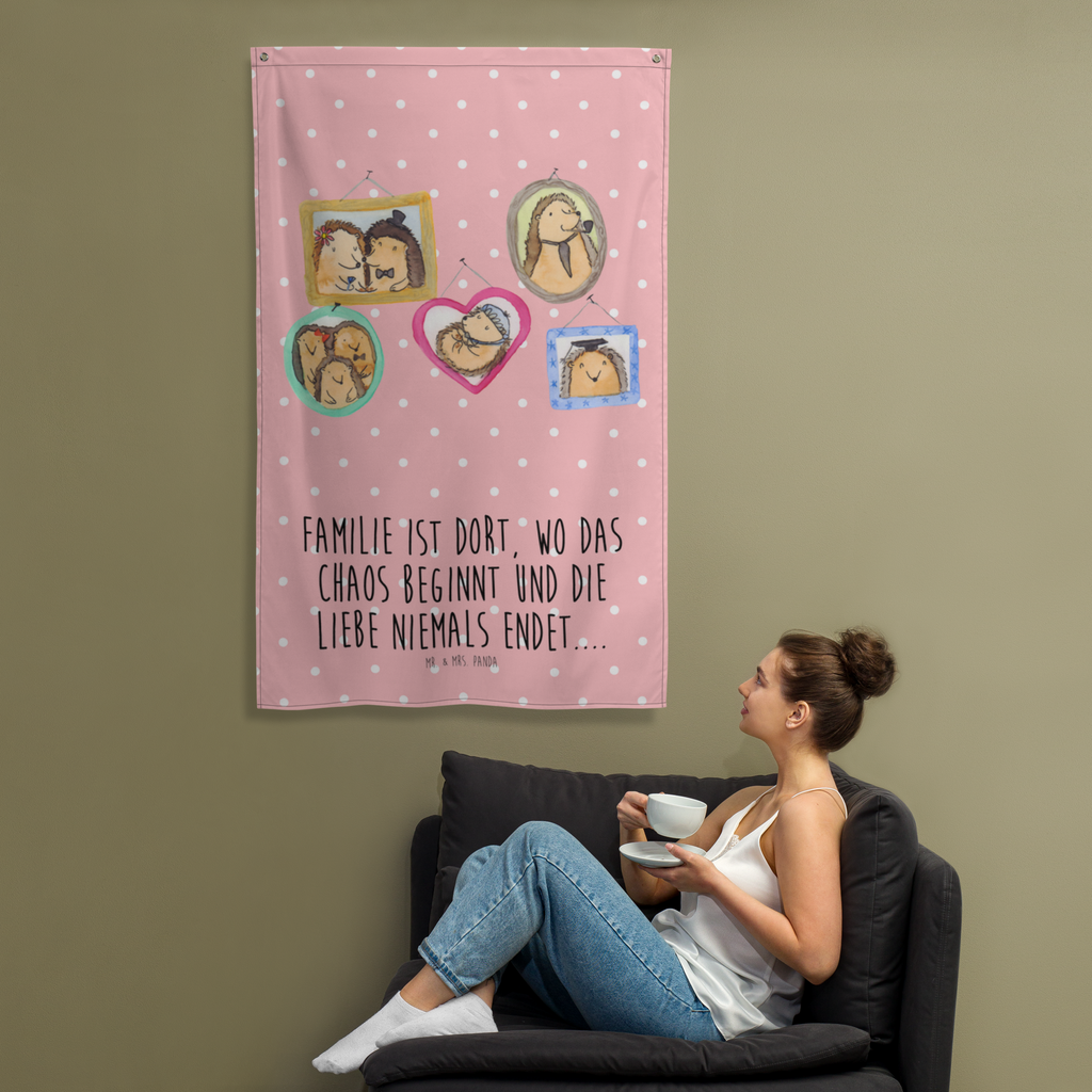 Wandteppich Igel Familie Wandbehang, Dekoration, Boho, Wandteppich, Wandtuch, Wanddeko, Tapisserie, Tapestry, Wandbild, Textil-Kunst, Schmuck-Wandbehang, Wand Deko, Kinderzimmer, Kinderzimmer Wand, Kinderzimmer Deko, Kinderzimmer Wanddeko, Familie, Vatertag, Muttertag, Bruder, Schwester, Mama, Papa, Oma, Opa, Liebe, Igel, Bilder, Zusammenhalt, Glück