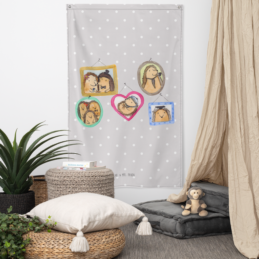 Wandteppich Igel Familie Wandbehang, Dekoration, Boho, Wandteppich, Wandtuch, Wanddeko, Tapisserie, Tapestry, Wandbild, Textil-Kunst, Schmuck-Wandbehang, Wand Deko, Kinderzimmer, Kinderzimmer Wand, Kinderzimmer Deko, Kinderzimmer Wanddeko, Familie, Vatertag, Muttertag, Bruder, Schwester, Mama, Papa, Oma, Opa, Liebe, Igel, Bilder, Zusammenhalt, Glück