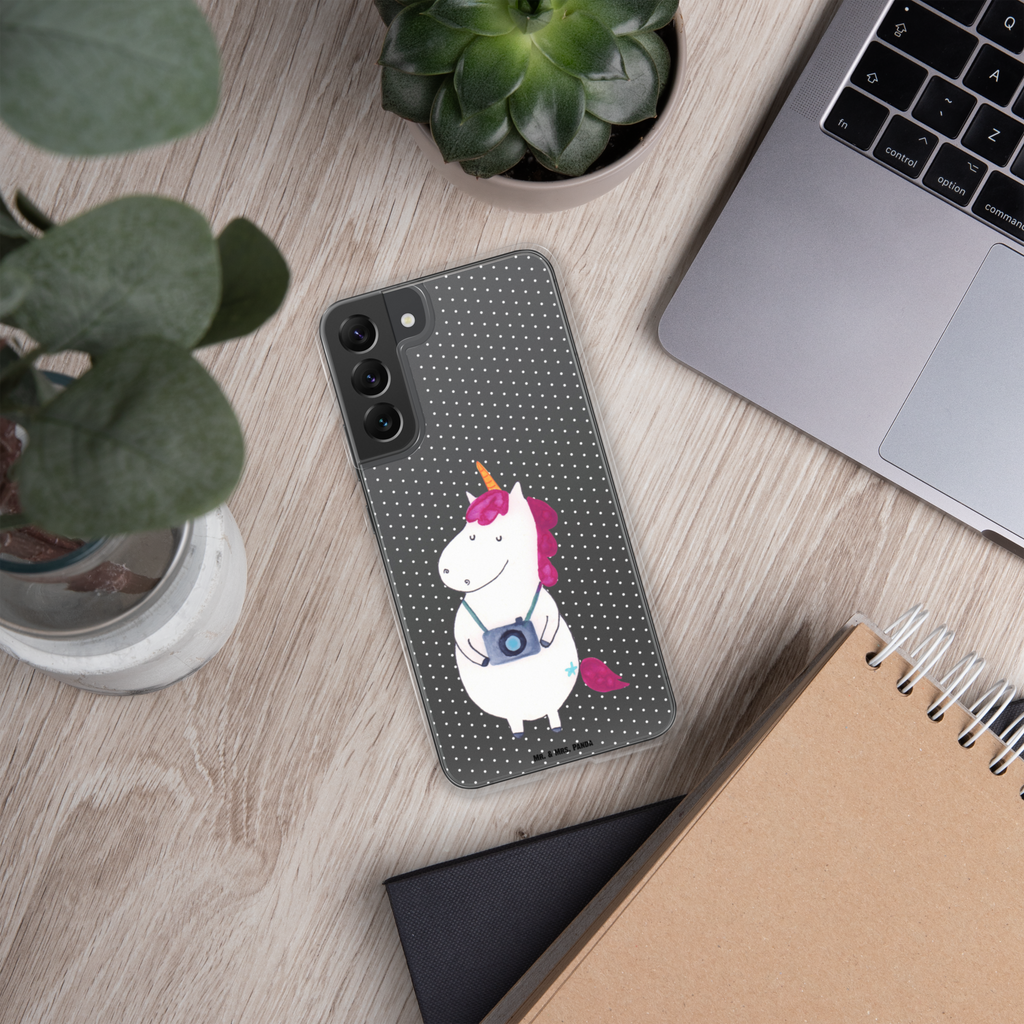 Handyhülle Einhorn Fotograf Einhorn, Einhörner, Unicorn, Fotograf, Fotografie, Kamera, Reisen, Weltreise, Weltenbummler, Urlaub, Tourist, Kurztrip, Reise, Städtereise Handyhülle, Handycover, Transparente Handyhülle, Flexible Handyhülle, Handyschutz, Transparent, Durchsichtig, Schutzhülle für Handy, Stilvolle Handyhülle, Robuste Handyhülle, Schutz vor Kratzern, Schützende Handyhülle  Einhorn, Einhörner, Einhorn Deko, Pegasus, Unicorn