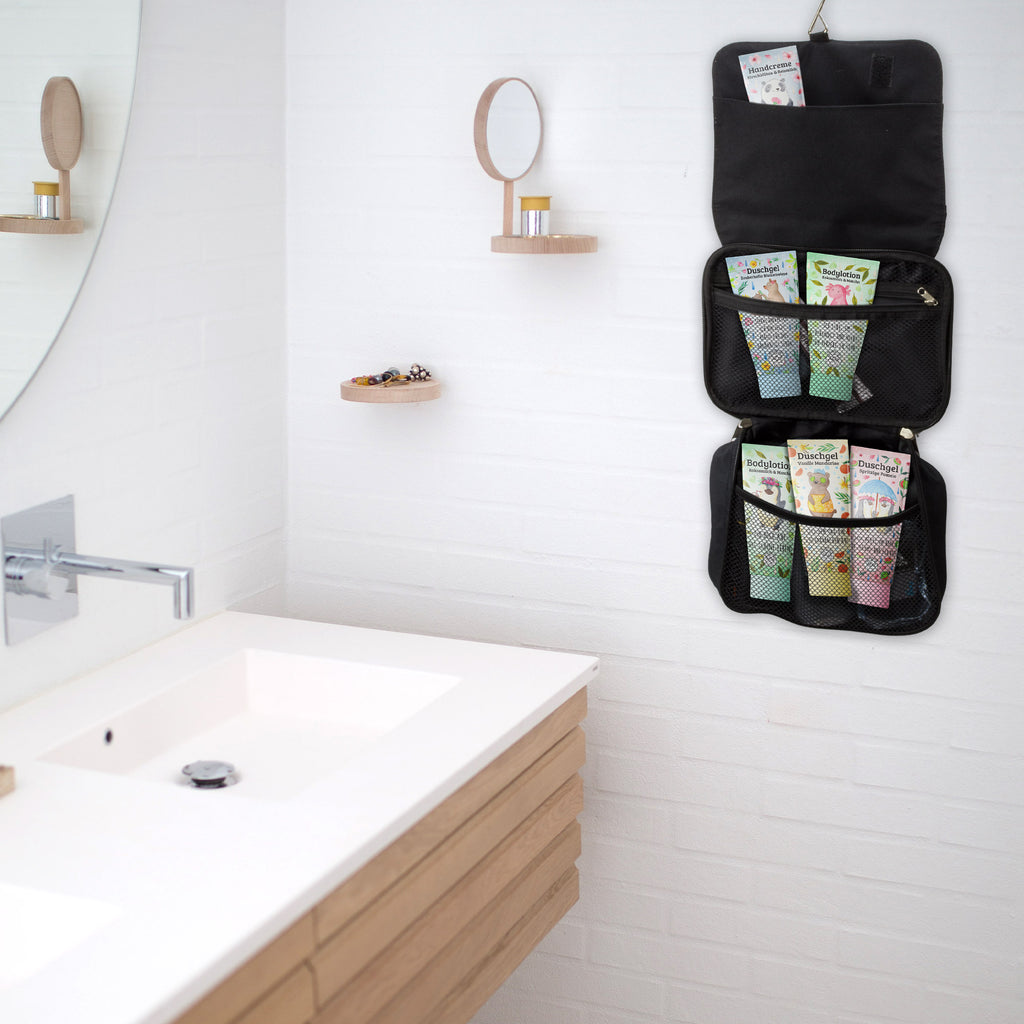 Personalisierter Kulturbeutel Bär mit Marienkäfer Personalisierter Kulturbeutel, Personalisierte Waschtasche, Personalisierte Kosmetiktasche, Damen, Herren, Personalisierte Aufbewahrungstasche, Personalisierte Schminktasche, Personalisierter Kosmetikbeutel, Personalisierter Organizer, Personalisierte Kulturtasche, Personalisierte Schminkutensil, Personalisierung, Wunschtext, Wunschname, Selbst bedrucken, Kulturbeutel mit Namen, Bär, Teddy, Teddybär, Marienkäfer, Liebe, Freiheit, Motivation, Das Leben ist schön