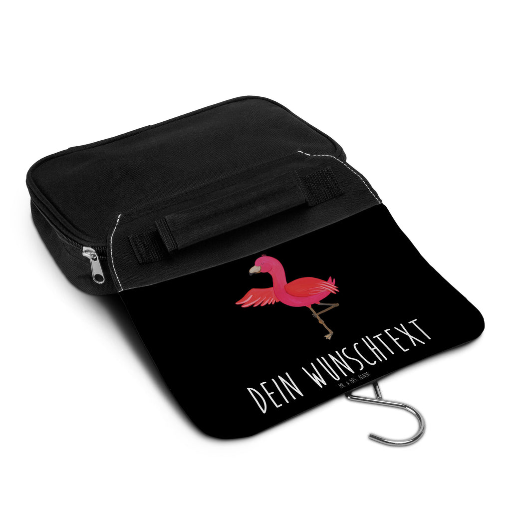 Personalisierter Kulturbeutel Flamingo Yoga Personalisierter Kulturbeutel, Personalisierte Waschtasche, Personalisierte Kosmetiktasche, Damen, Herren, Personalisierte Aufbewahrungstasche, Personalisierte Schminktasche, Personalisierter Kosmetikbeutel, Personalisierter Organizer, Personalisierte Kulturtasche, Personalisierte Schminkutensil, Personalisierung, Wunschtext, Wunschname, Selbst bedrucken, Kulturbeutel mit Namen, Flamingo, Vogel, Yoga, Namaste, Achtsamkeit, Yoga-Übung, Entspannung, Ärger, Aufregen, Tiefenentspannung