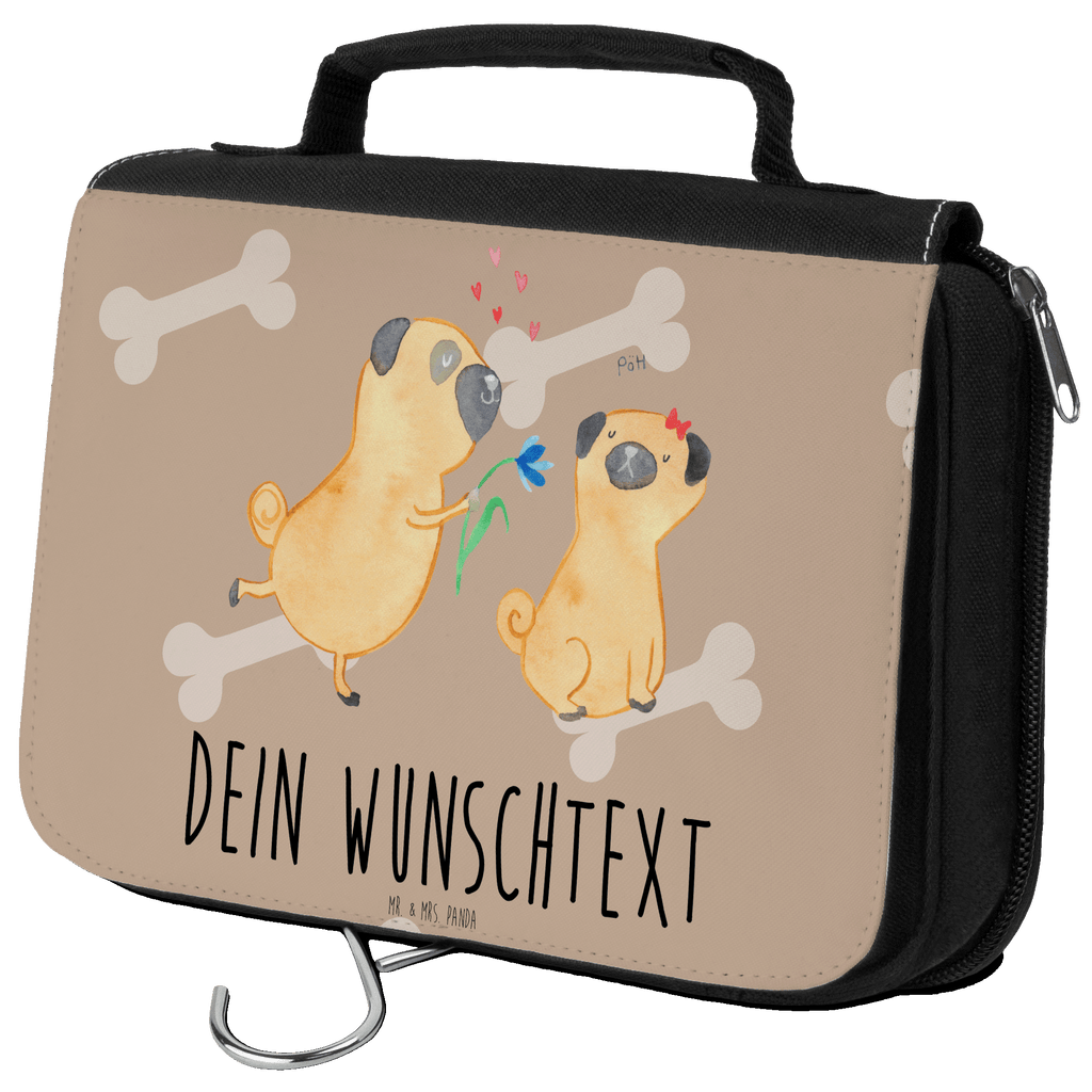 Personalisierter Kulturbeutel Mops verliebt Personalisierter Kulturbeutel, Personalisierte Waschtasche, Personalisierte Kosmetiktasche, Damen, Herren, Personalisierte Aufbewahrungstasche, Personalisierte Schminktasche, Personalisierter Kosmetikbeutel, Personalisierter Organizer, Personalisierte Kulturtasche, Personalisierte Schminkutensil, Personalisierung, Wunschtext, Wunschname, Selbst bedrucken, Kulturbeutel mit Namen, Hund, Hundemotiv, Haustier, Hunderasse, Tierliebhaber, Hundebesitzer, Sprüche, Mops, Möpse, Hundeliebe, verliebt, Liebe, Liebesspruch. Verlobt, Geschenk Freund, Partner