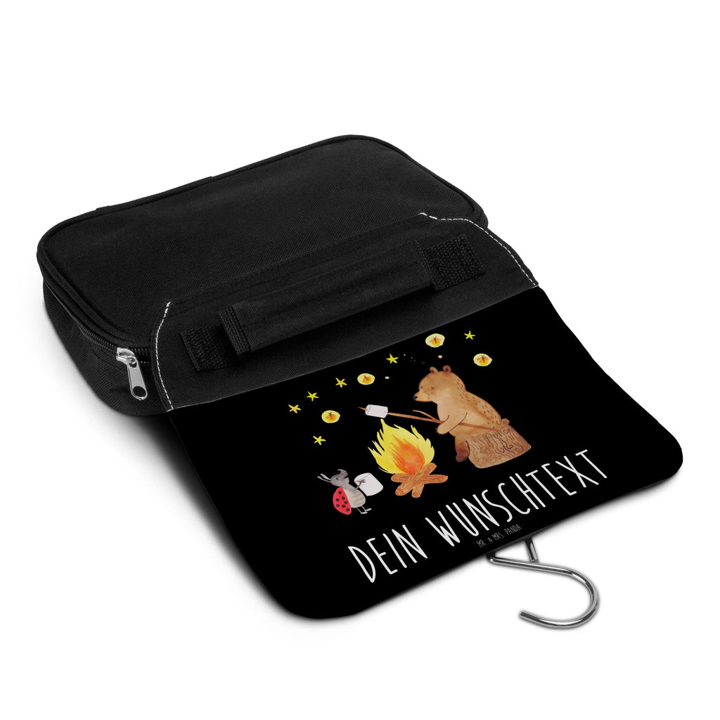 Personalisierter Kulturbeutel Bär & Marienkäfer Lagerfeuer Personalisierter Kulturbeutel, Personalisierte Waschtasche, Personalisierte Kosmetiktasche, Damen, Herren, Personalisierte Aufbewahrungstasche, Personalisierte Schminktasche, Personalisierter Kosmetikbeutel, Personalisierter Organizer, Personalisierte Kulturtasche, Personalisierte Schminkutensil, Personalisierung, Wunschtext, Wunschname, Selbst bedrucken, Kulturbeutel mit Namen, Bär, Teddy, Teddybär, Lagerfeuer