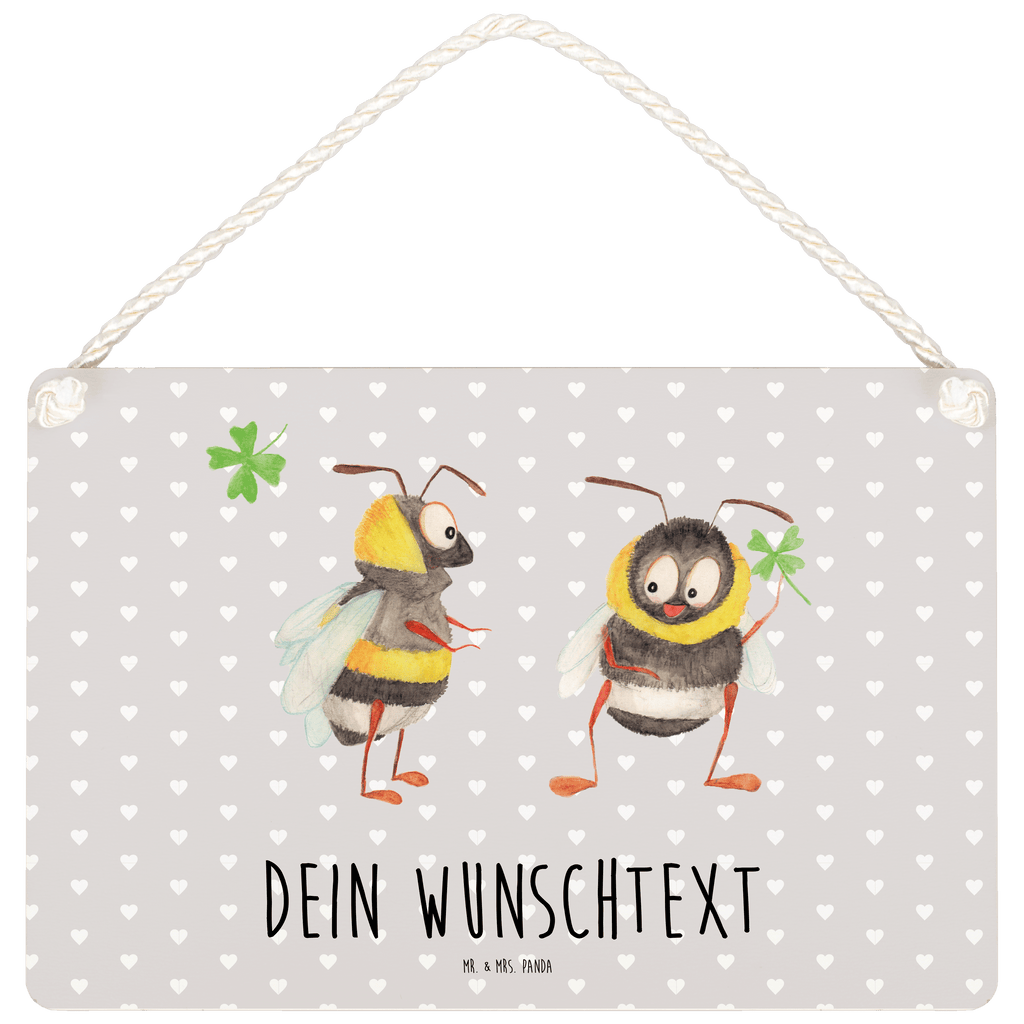 Personalisiertes Deko Schild Bienen Paar Dekoschild, Deko Schild, Schild, Tür Schild, Türschild, Holzschild, Wandschild, Wanddeko, Liebe, Partner, Freund, Freundin, Ehemann, Ehefrau, Heiraten, Verlobung, Heiratsantrag, Liebesgeschenk, Jahrestag, Hocheitstag, Valentinstag, Geschenk für Frauen, Hochzeitstag, Mitbringsel, Geschenk für Freundin, Geschenk für Partner, Liebesbeweis, für Männer, für Ehemann, Schildkröten, verliebte Schildkröten