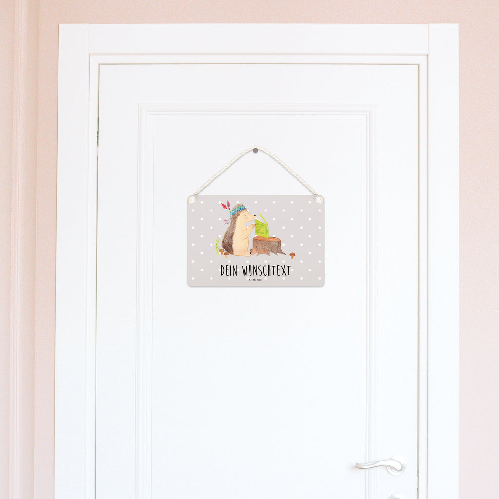 Personalisiertes Deko Schild Igel Indianer Dekoschild, Deko Schild, Schild, Tür Schild, Türschild, Holzschild, Wandschild, Wanddeko, Waldtiere, Tiere, Igel, Indianer, Abenteuer, Lagerfeuer, Camping