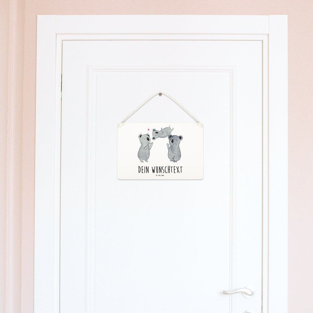 Personalisiertes Deko Schild Koala Feiern Sich Dekoschild, Deko Schild, Schild, Tür Schild, Türschild, Holzschild, Wandschild, Wanddeko, Geburtstag, Geburtstagsgeschenk, Geschenk, Koala, Familie, Kind, Eltern, Herz, Liebe