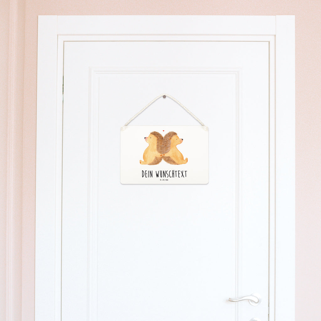 Personalisiertes Deko Schild Igel händchenhaltend Dekoschild, Deko Schild, Schild, Tür Schild, Türschild, Holzschild, Wandschild, Wanddeko, Liebe, Partner, Freund, Freundin, Ehemann, Ehefrau, Heiraten, Verlobung, Heiratsantrag, Liebesgeschenk, Jahrestag, Hocheitstag, Igel, Igelliebe, Hand in Hand, Liebesbeweis, große Liebe, Liebesbotschaft, Hochzeit, Lieblingsmensch, Gemeinsamkeit, Love, Geschenk für zwei