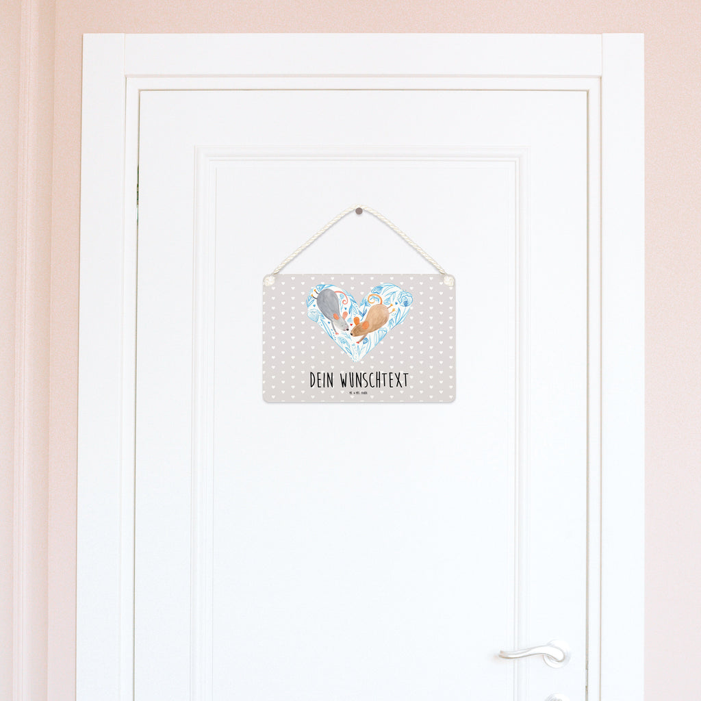 Personalisiertes Deko Schild Mäuse Herz Dekoschild, Deko Schild, Schild, Tür Schild, Türschild, Holzschild, Wandschild, Wanddeko, Liebe, Partner, Freund, Freundin, Ehemann, Ehefrau, Heiraten, Verlobung, Heiratsantrag, Liebesgeschenk, Jahrestag, Hocheitstag, Maus, Mäuse, Liebesbotschaft, Liebesbeweis, Hochzeit, Lieblingsmensch, Gemeinsamkeit, Love, Geschenk für zwei