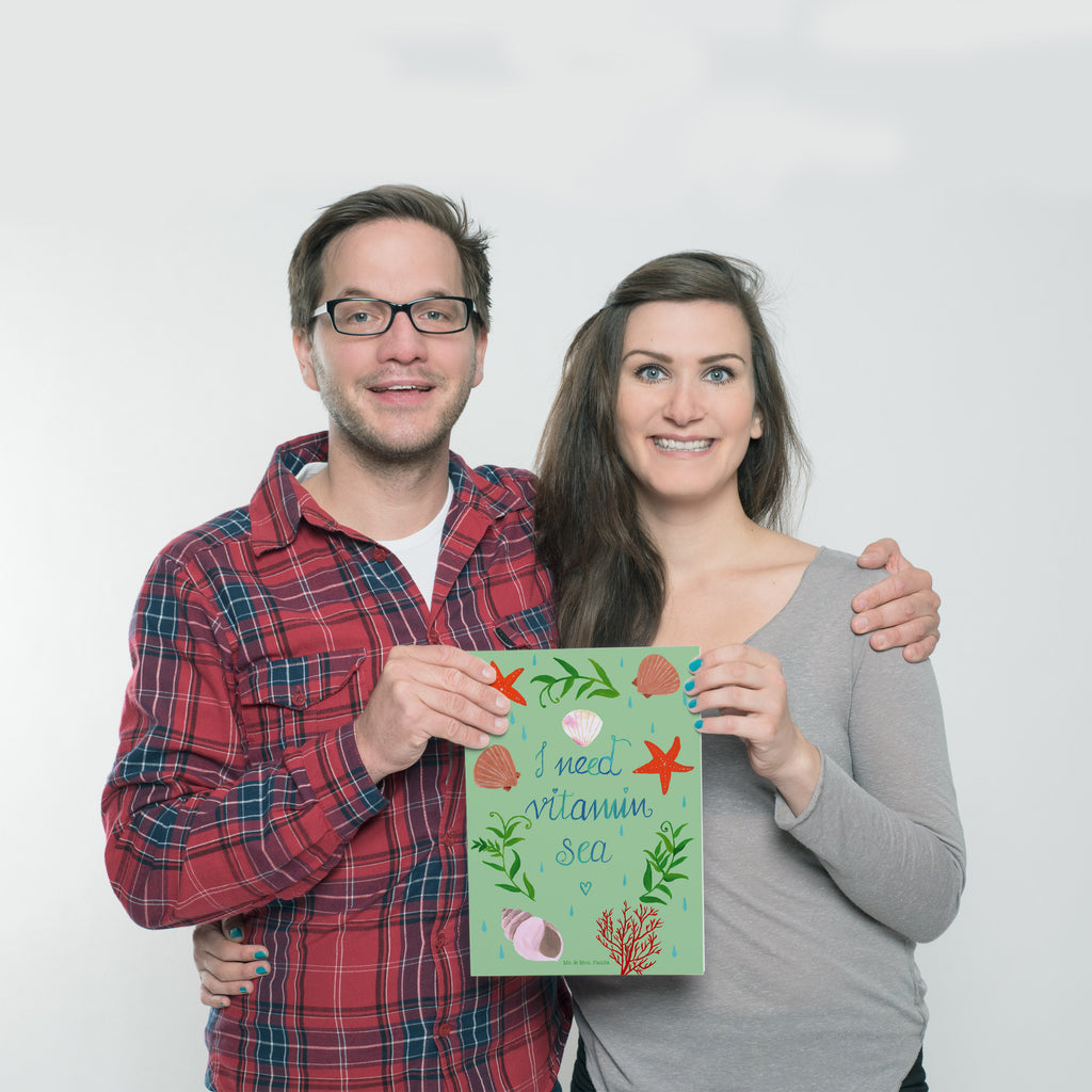 Poster Vitamin Sea Vitamin Sea, See, Schwimmen Spruch, Schwimmer Geschenk, Strand Urlaub, Wasserratte Geschenk, Urlaub am Meer Poster, Wandposter, Bild, Wanddeko, Küchenposter, Kinderposter, Wanddeko Bild, Raumdekoration, Wanddekoration, Handgemaltes Poster, Mr. & Mrs. Panda Poster, Designposter, Kunstdruck, Posterdruck  Blumen Deko, Frühlings Deko, Sommer Deko, Dekoration, positive Botschaft, Naturliebhaber, Outdoor, Natur, Abenteuer