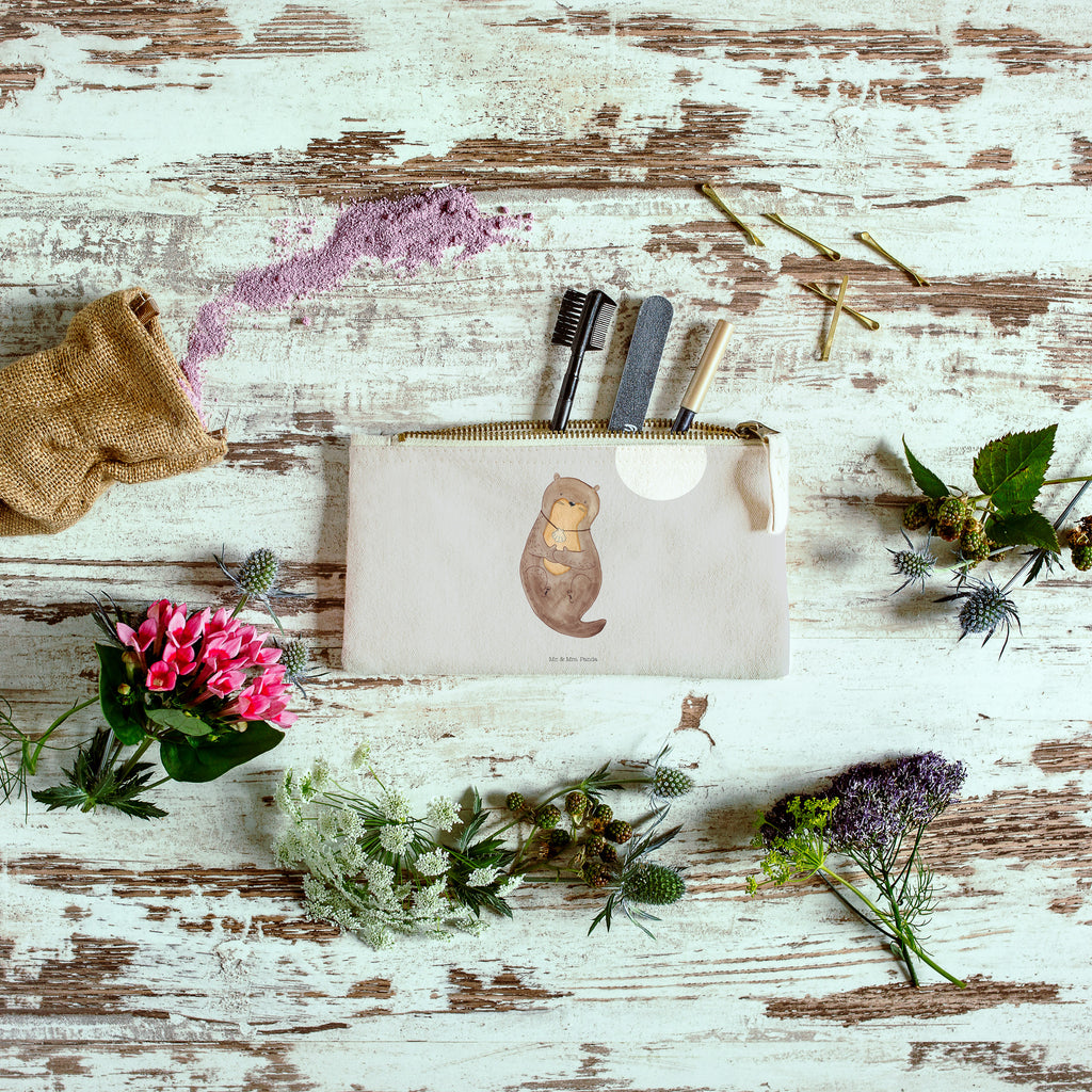 Schminktasche Otter mit Muschelmedaillon