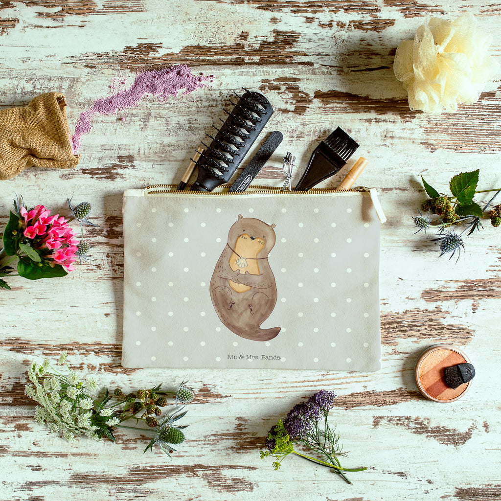Schminktasche Otter mit Muschelmedaillon